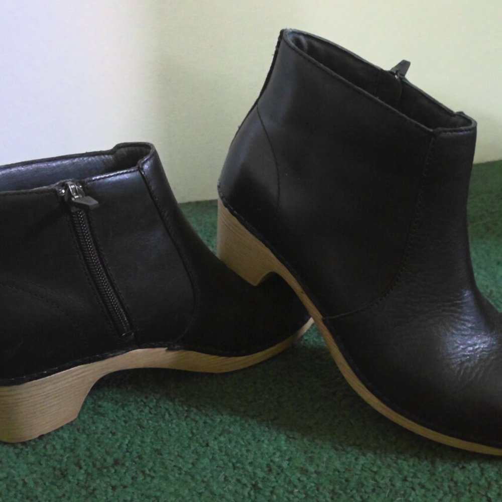Dansko Maria Black Booties 37